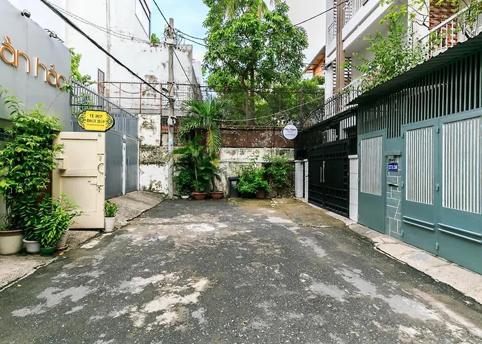 Dlux Saigon